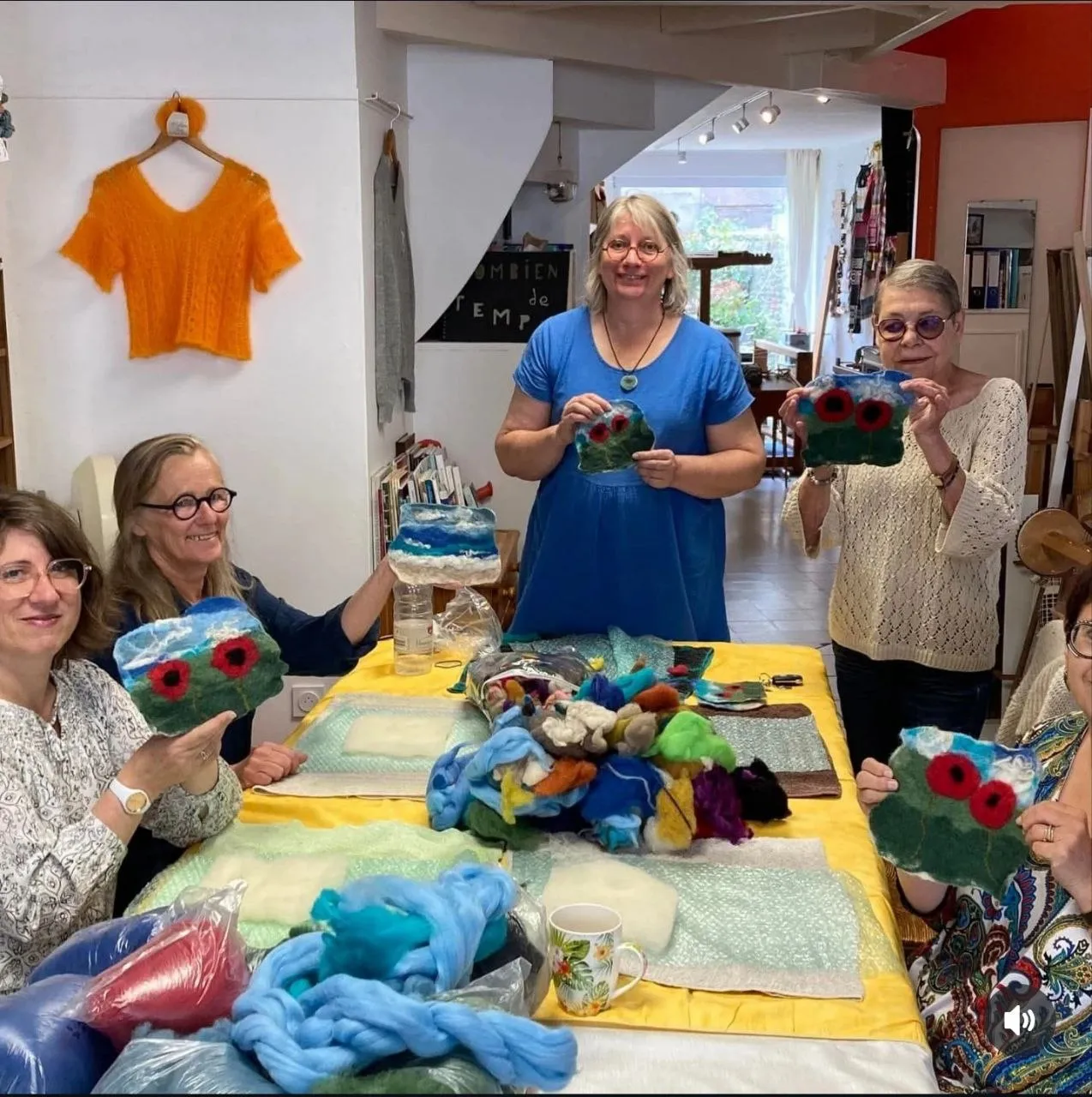 Bêle mémé en alelier à la boutique