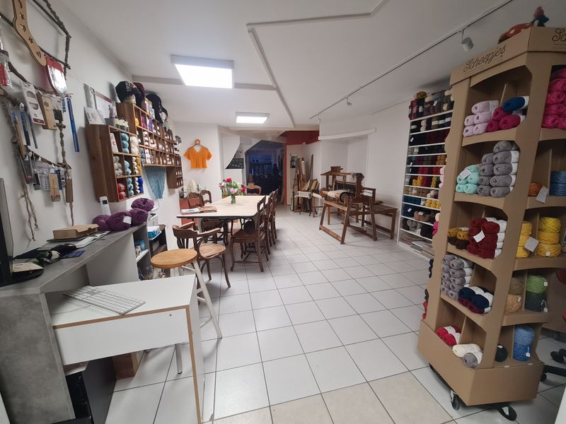 Vue de la boutique depuis l'entrée